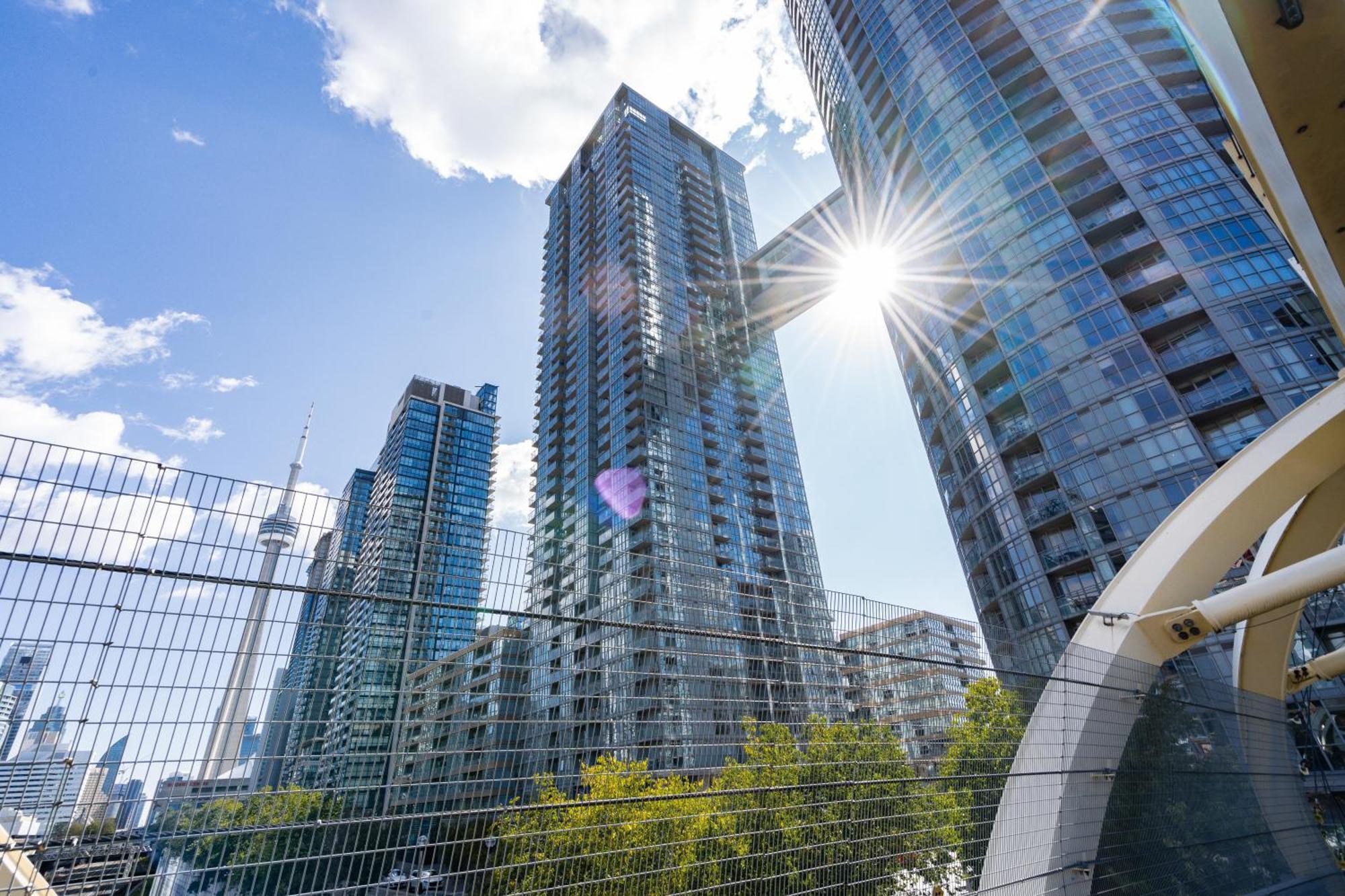 Exquisite Condos By Cn Tower With Parking 多伦多 外观 照片