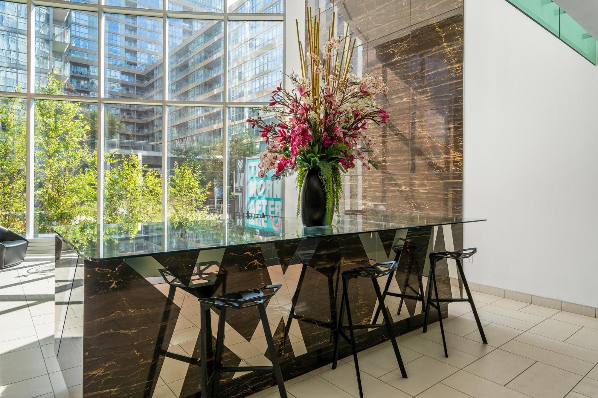 Exquisite Condos By Cn Tower With Parking 多伦多 外观 照片