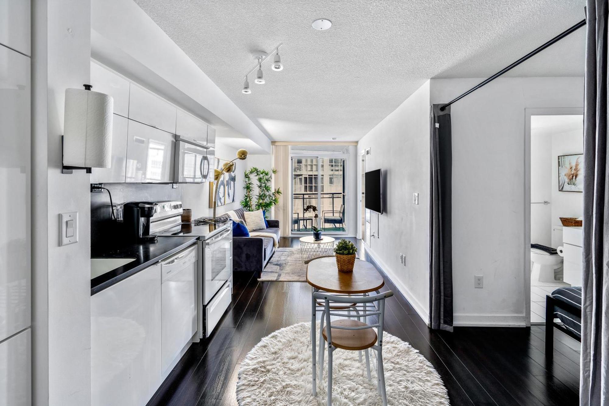 Exquisite Condos By Cn Tower With Parking 多伦多 外观 照片