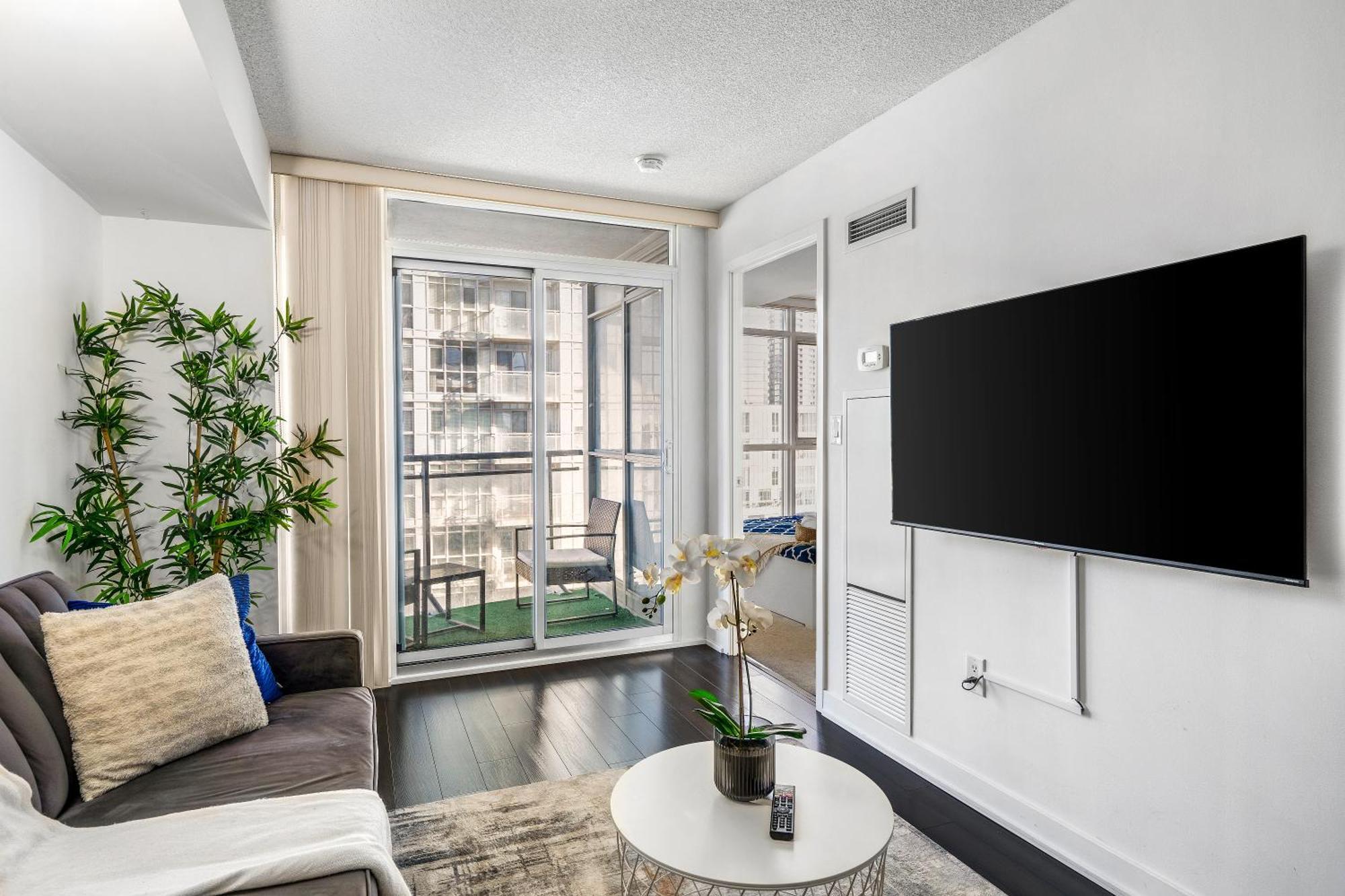 Exquisite Condos By Cn Tower With Parking 多伦多 外观 照片